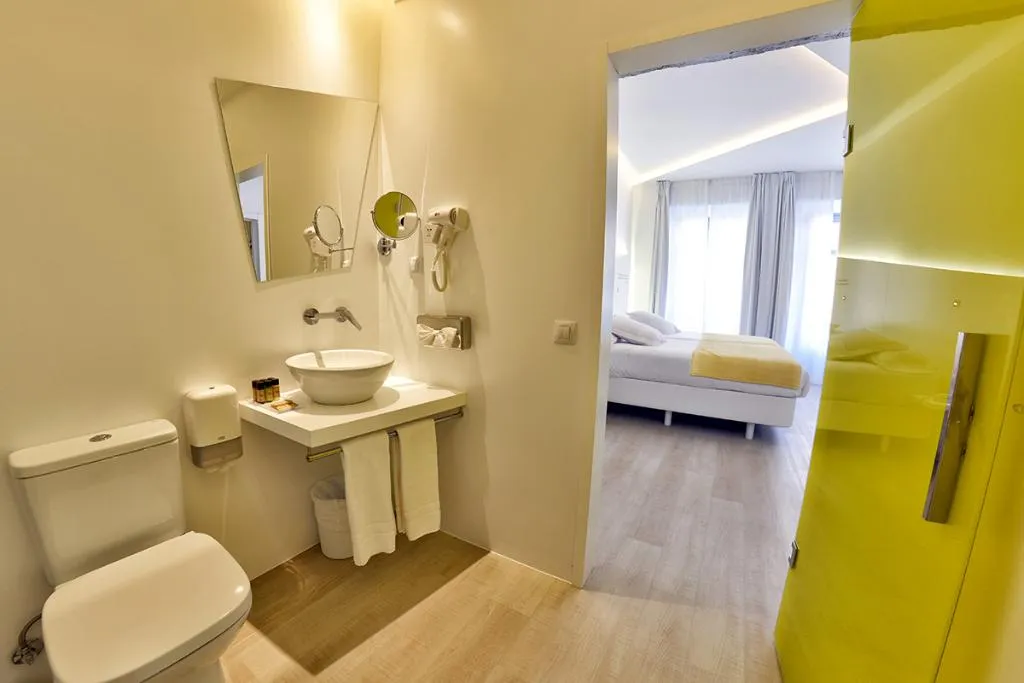 TRIPLE STANDARD Room, Atarazanas Malaga Boutique Hotel, Costa Del Sol