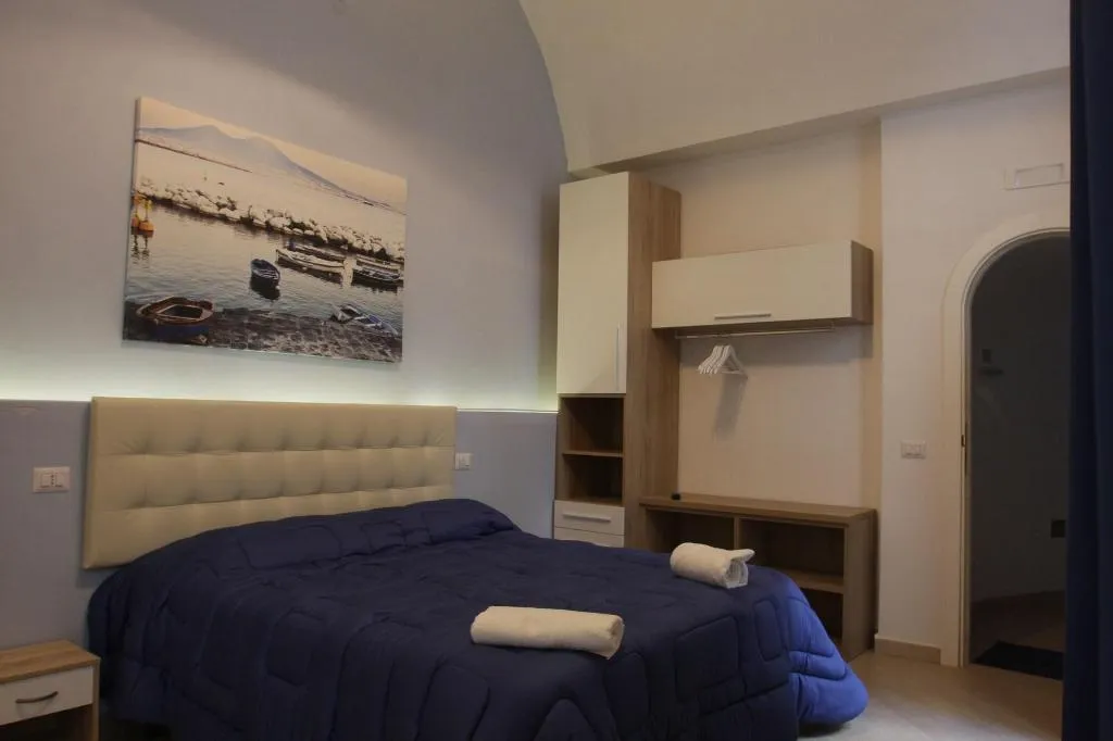 Room, Base Napoli B&B, Naples
