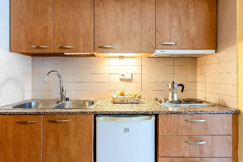 APARTMENT CAPACITY 1 Room, Aparthotel Bertran, Barcelona