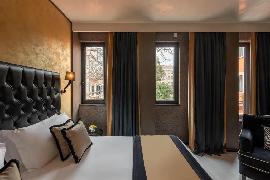 DOUBLE SUPERIOR Room, Carnival Palace, Venice