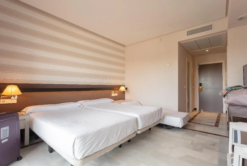 Double or Twin CAPACITY 3 Room, Abades Benacazon, Seville