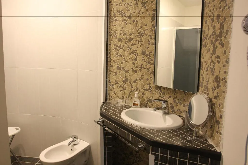 Room, Base Napoli B&B, Naples