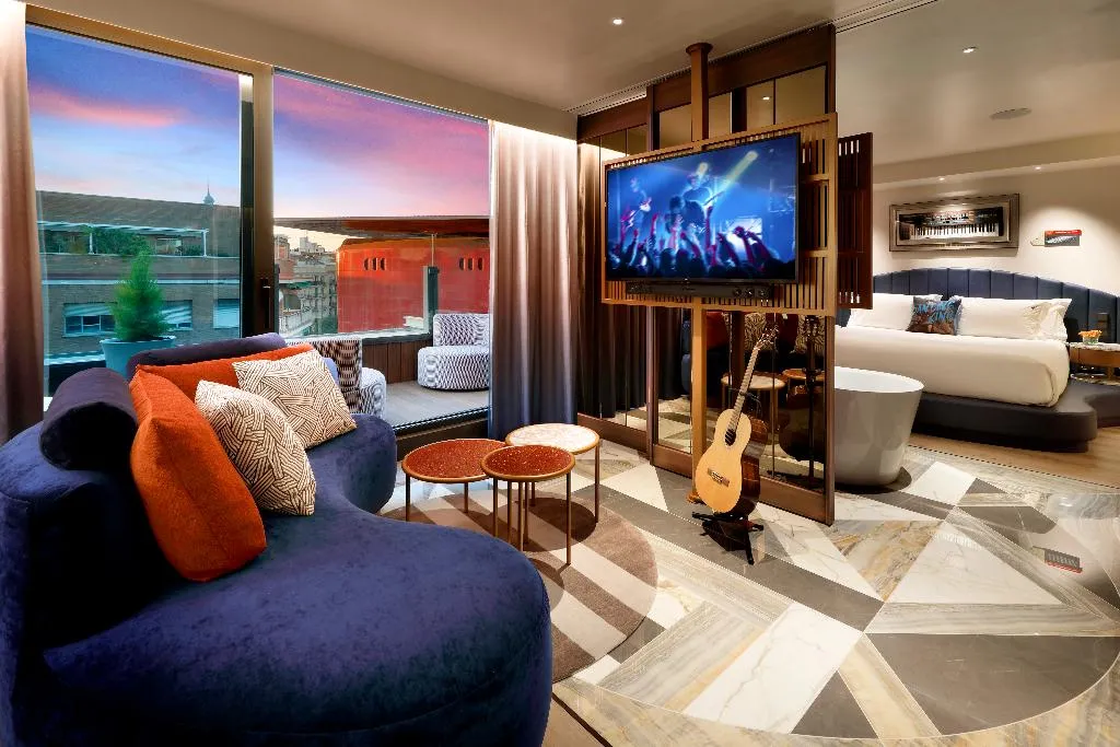 SUITE WITH TERRACE Room, Hard Rock Hotel Madrid, Madrid