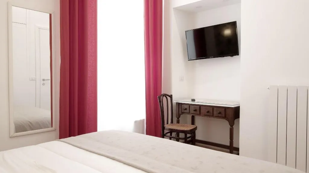 Room, Domus Iuliae, Naples