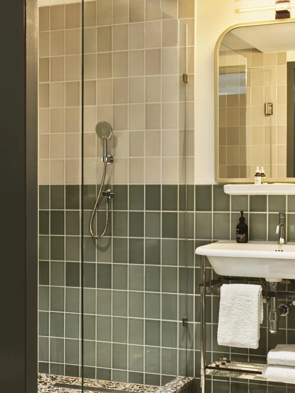 STUDIO STANDARD Room, The Hoxton Lloyd Amsterdam, Amsterdam