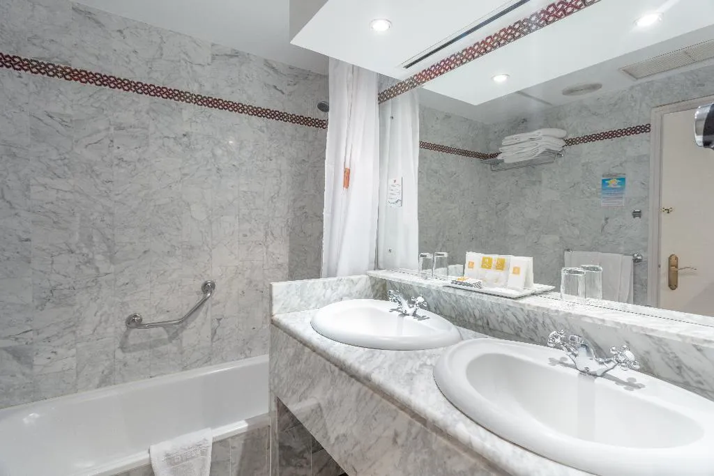 Double or Twin CAPACITY 3 Room, Abades Benacazon, Seville