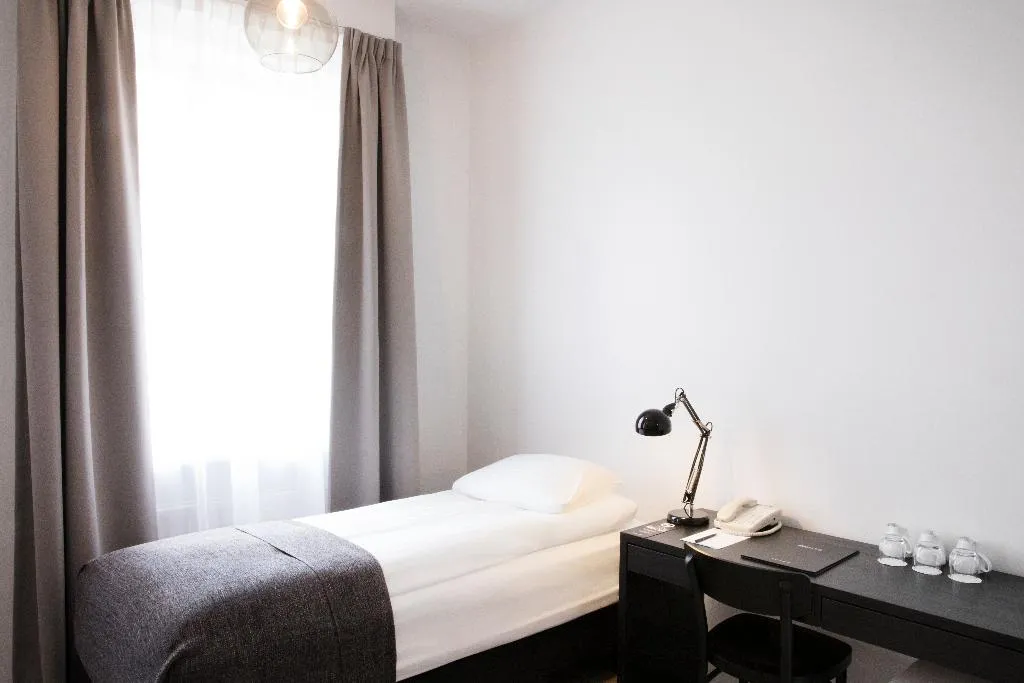 TRIPLE STANDARD Room, Fosshotel Raudara, Reykjavik