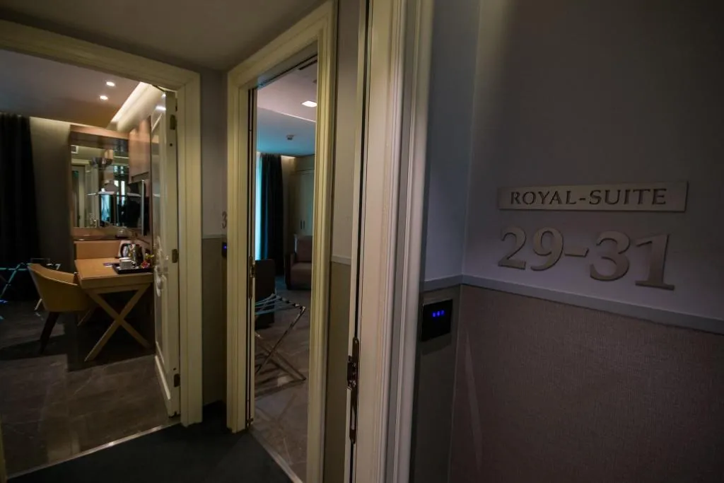 SUITE KING SIZE BED Room, Hotel Forum, Naples