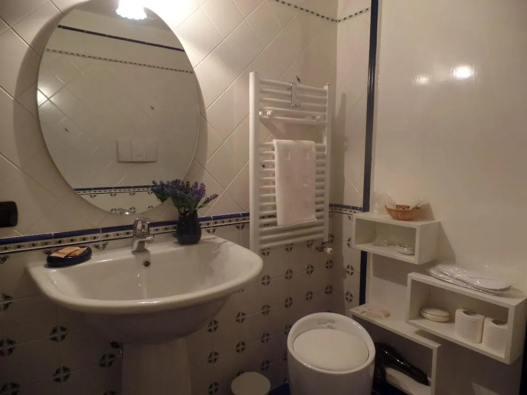 Room, B&B La Canzanella, Naples
