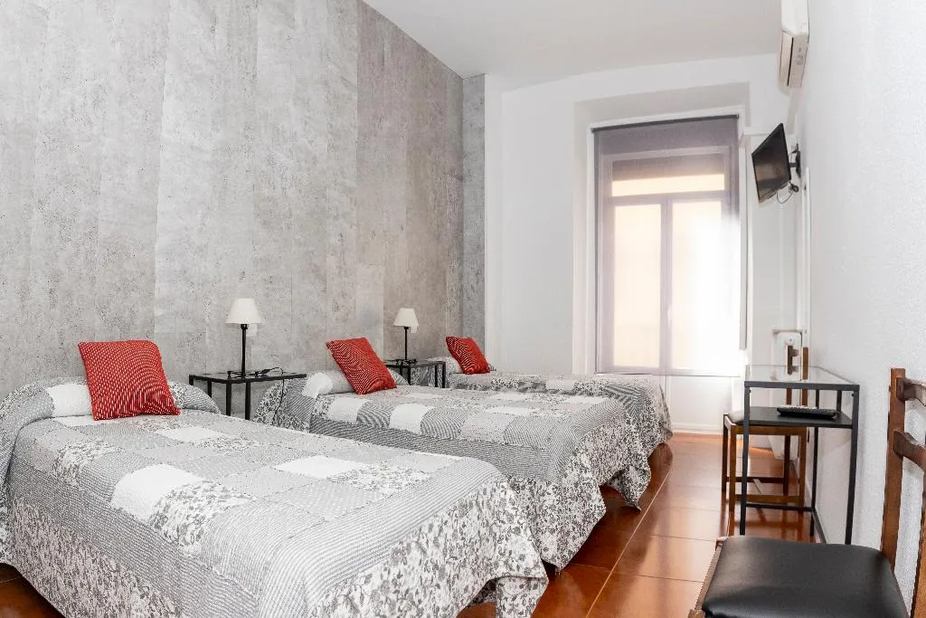 TRIPLE STANDARD Room, Tokio, Madrid