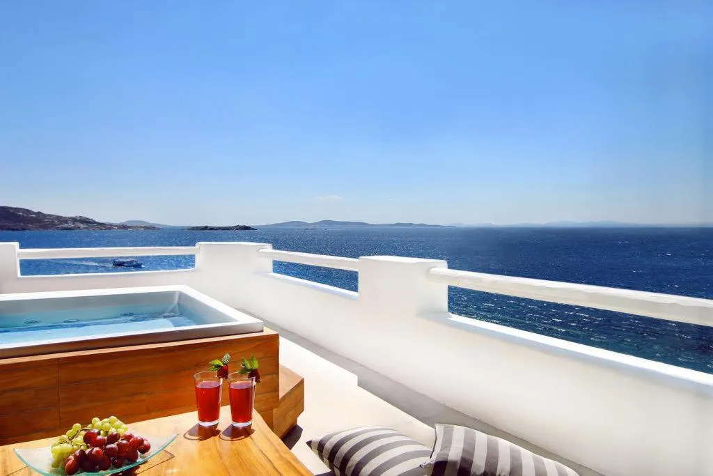 JUNIOR SUITE WITH JACUZZI Room, Cavo Tagoo, Mykonos