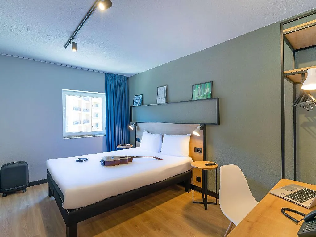 Room, Ibis Braganca, Porto