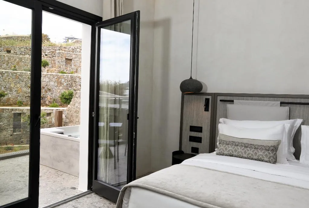JUNIOR SUITE WITH JACUZZI Room, Aeonic Suites & Spa, Mykonos