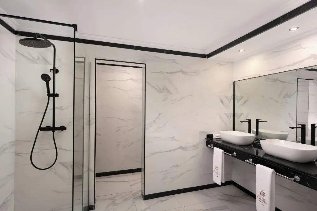 DOUBLE EXECUTIVE KING BED Room, Autograph Collection Eugenia de Montijo, Madrid
