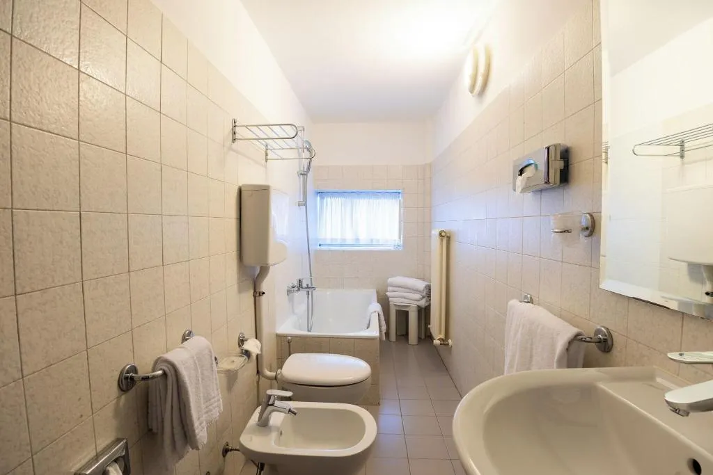 QUADRUPLE STANDARD Room, Hotel Como, Milan