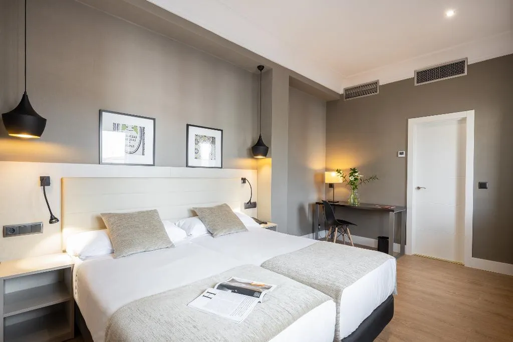 FAMILY ROOM STANDARD Room, Cortezo, Madrid