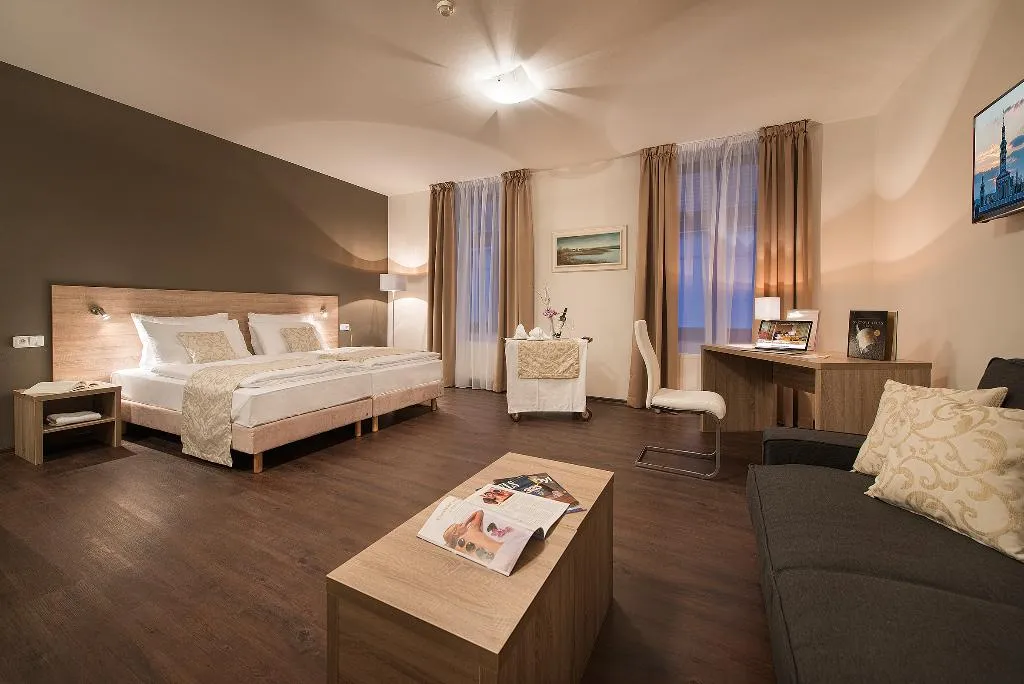 Room, Grand Hotel Zvon, Prague