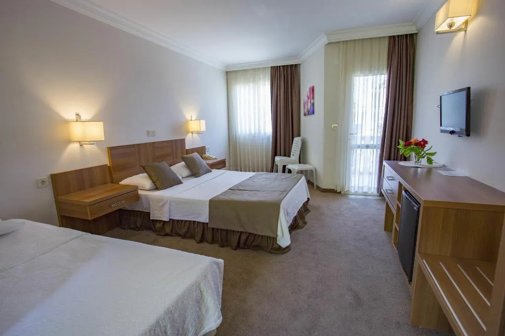 Room, Melis, Izmir