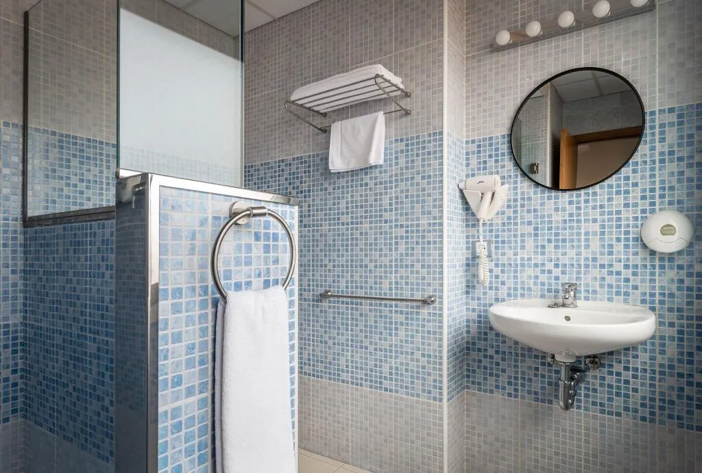 QUADRUPLE TWO DOUBLE BEDS Room, Erba By Pillow, Costa Brava