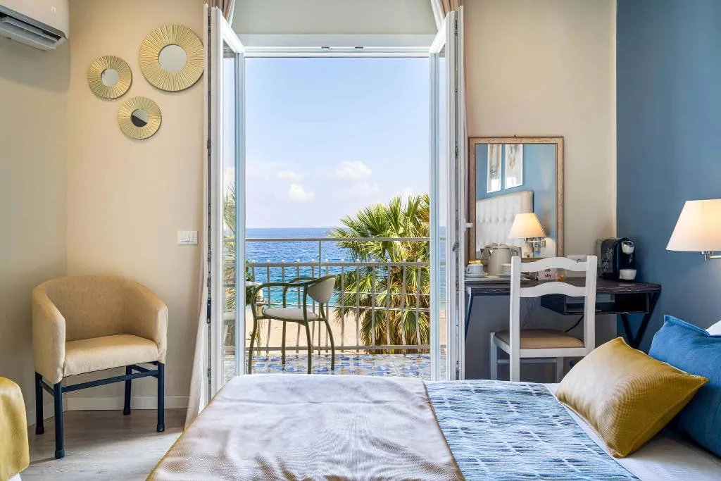 TRIPLE SUPERIOR SEA FRONT Room, Hotel Rivage Taormina, Taormina