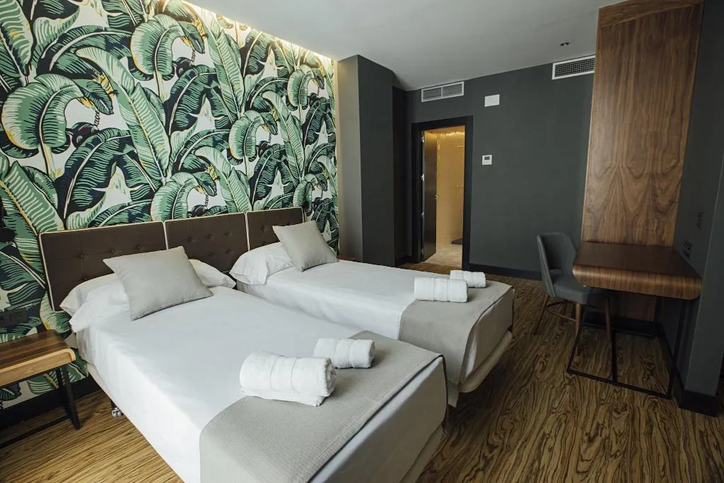 FAMILY ROOM QUEEN SIZE BED Room, Málaga Premium Hotel, Costa Del Sol