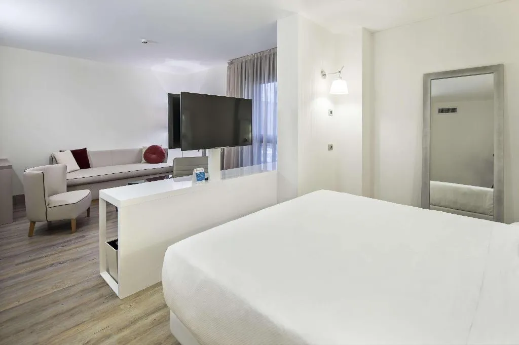JUNIOR SUITE STANDARD Room, NH Milano Congress Centre, Milan