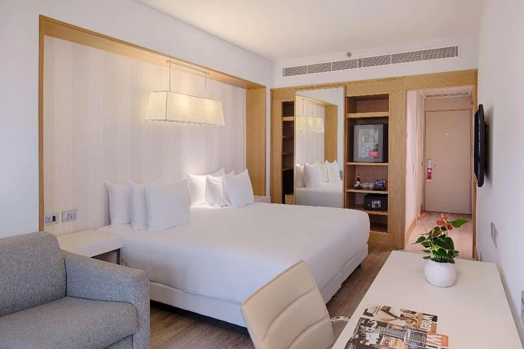 FAMILY ROOM STANDARD Room, nhow Roma Vittorio Veneto, Rome