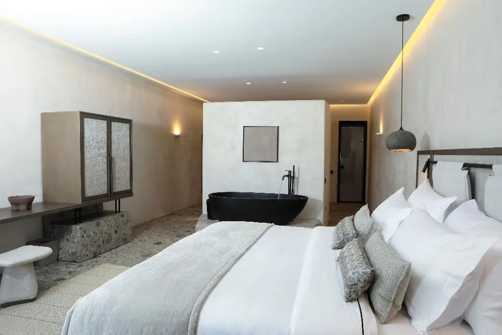 SUITE WITH PRIVATE POOL Room, Aeonic Suites & Spa, Mykonos