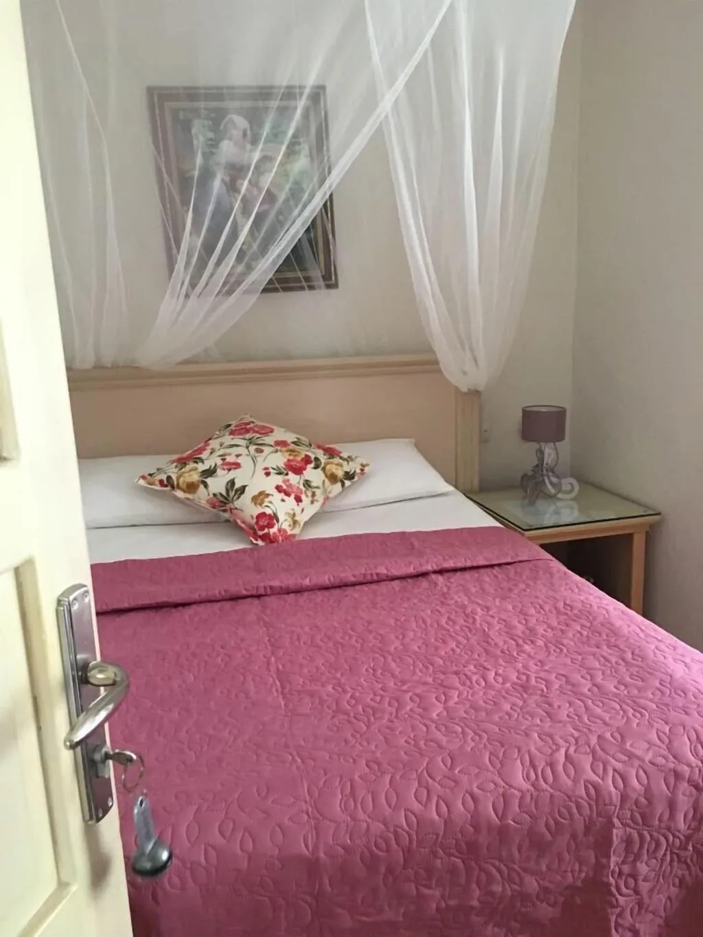 Room, Melaike, Izmir