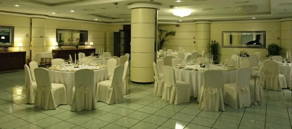 Conferences, Gli Dei, Naples