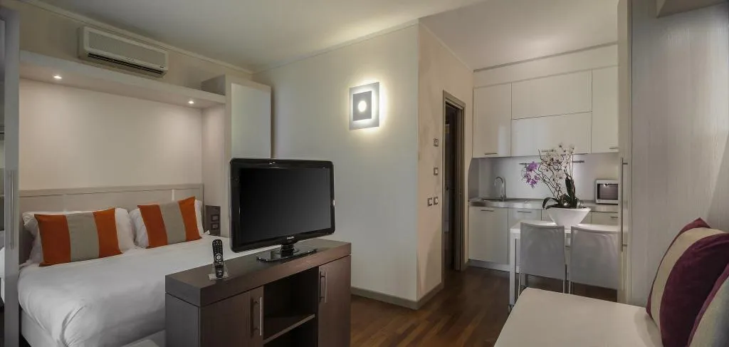 APARTMENT KING SIZE BED Room, Ramada Plaza Milano Hotel, Milan