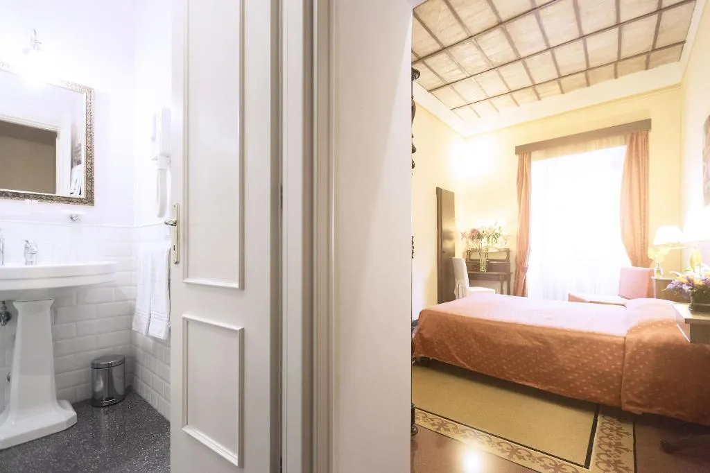 Room, Casa de' Fiori Biscione, Rome