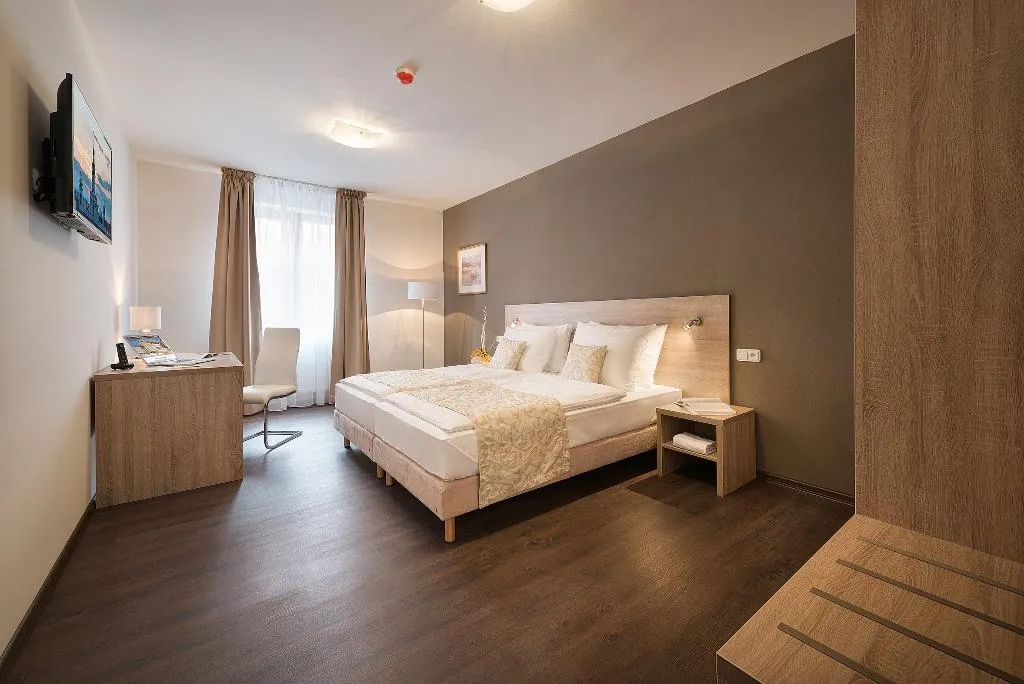Room, Grand Hotel Zvon, Prague