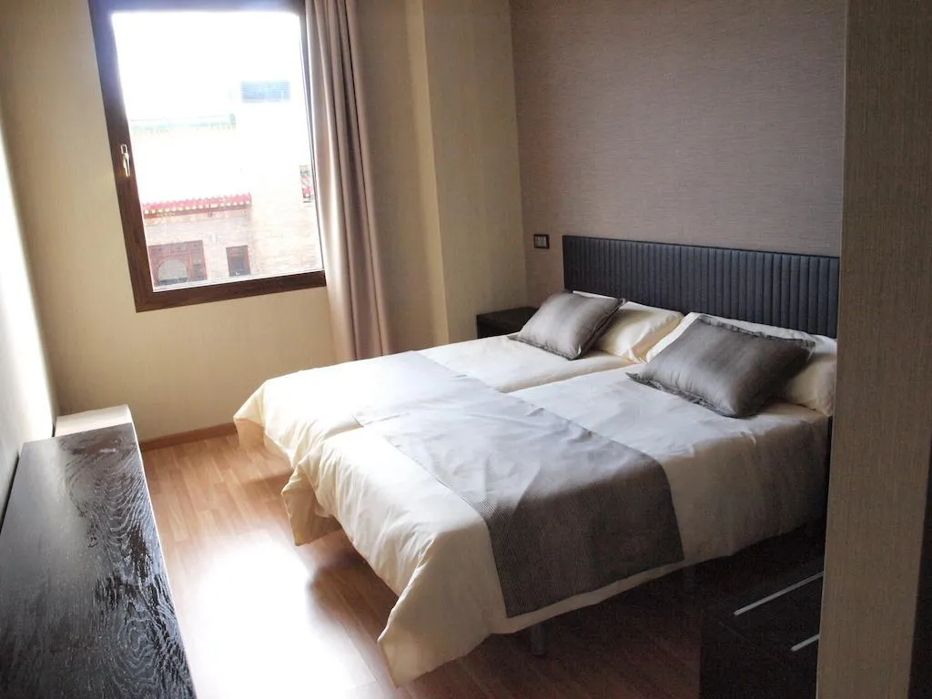 Double or Twin STANDARD Room, Dinastia Hotel, Madrid
