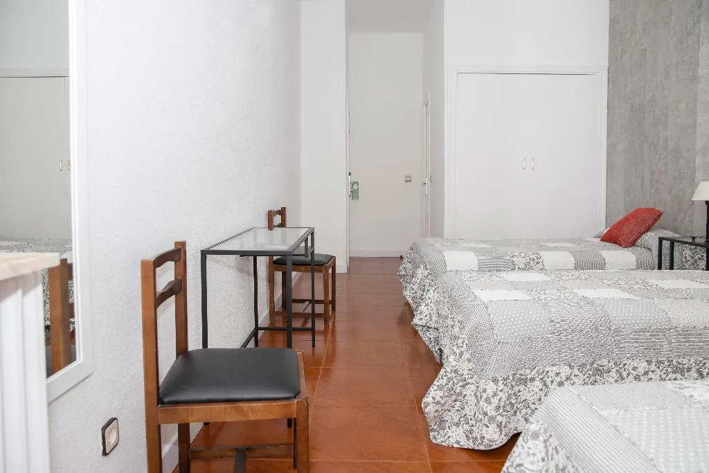 Room, Tokio, Madrid
