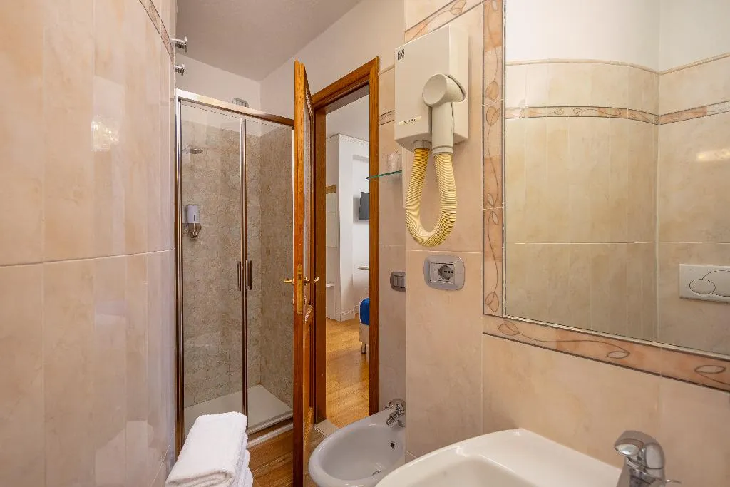 QUADRUPLE ONE BEDROOM ONE BATHROOM Room, Annabella Hotel Roof Terrace, Florence