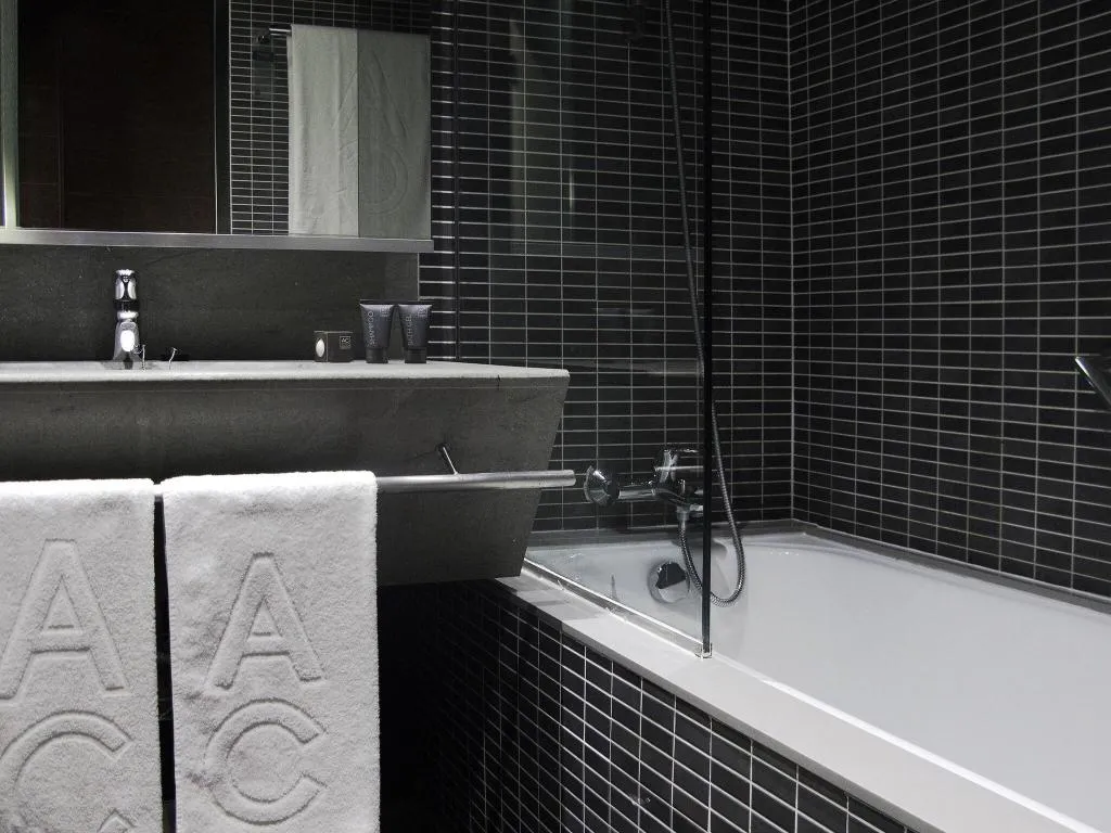 Room, AC Som, Barcelona
