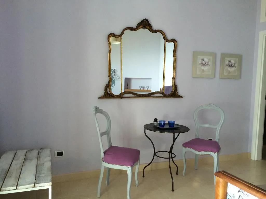 Room, B&B I Limoni, Naples