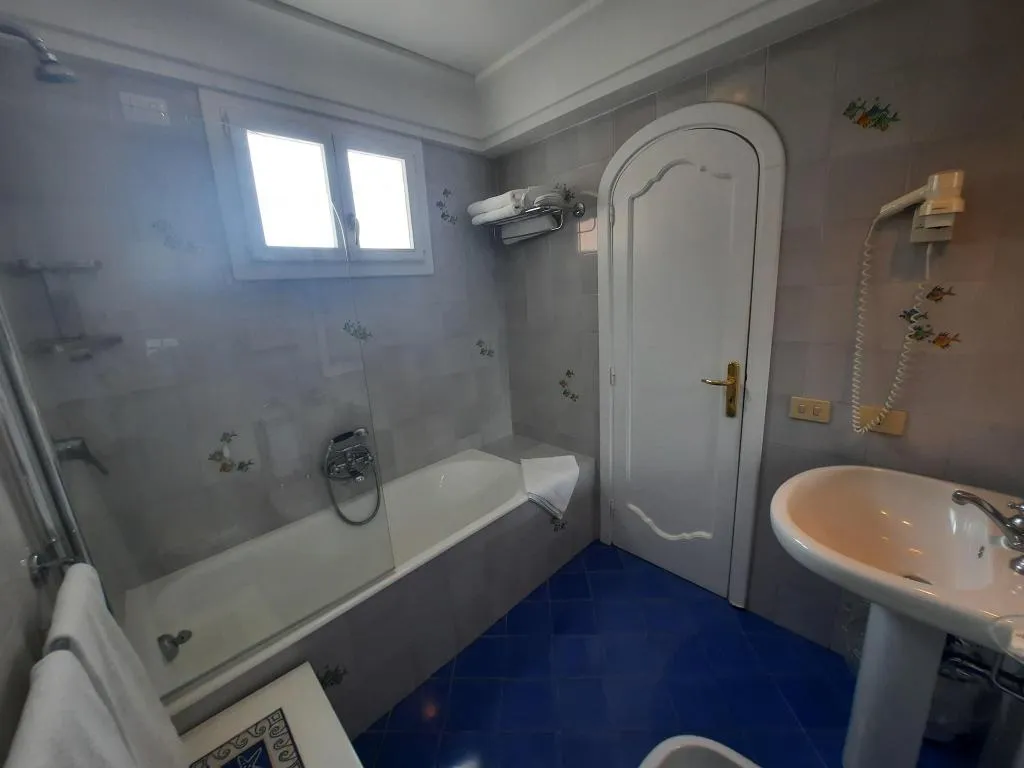 TWIN SEA VIEW Room, Villa La Tartana, Naples