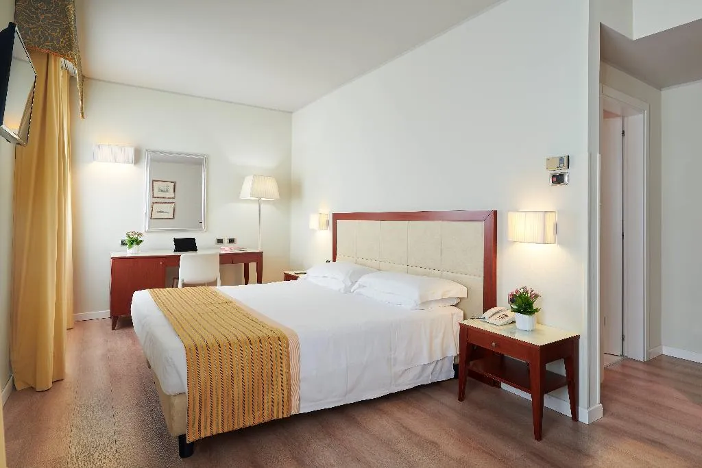 TRIPLE SUPERIOR Room, Hotel Plaza Venice, Venice