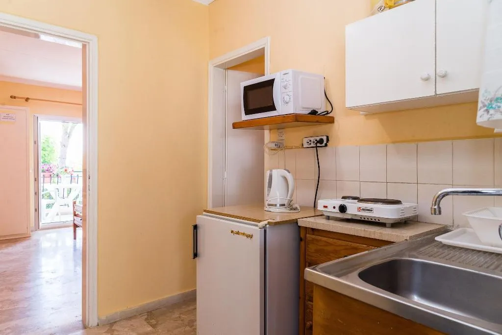 Room, Roussa's Studios and Apartments, Zante
