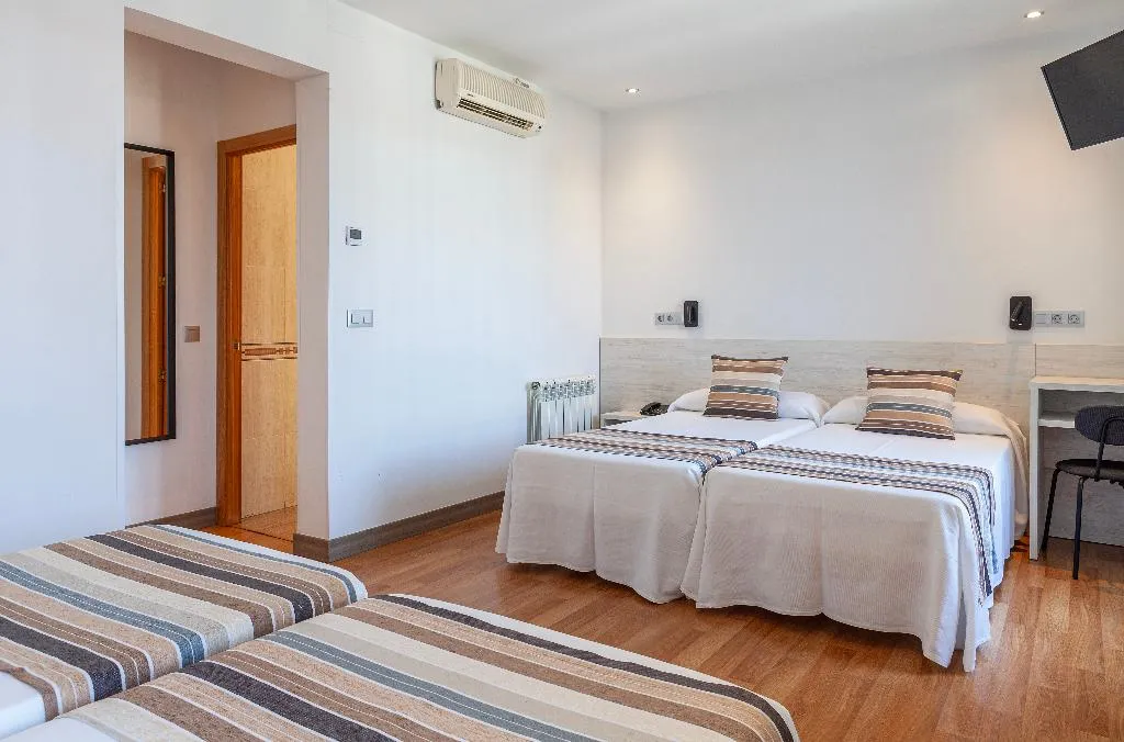 QUADRUPLE STANDARD Room, Mediodia, Madrid
