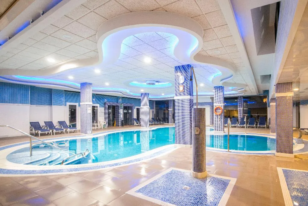 Pool, Hotel Spa Benalmádena Palace, Costa Del Sol