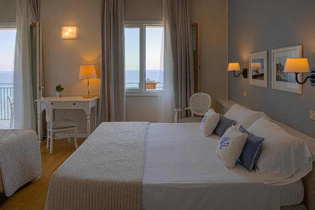 TRIPLE SUPERIOR Room, Punta Nord-Est, Palermo