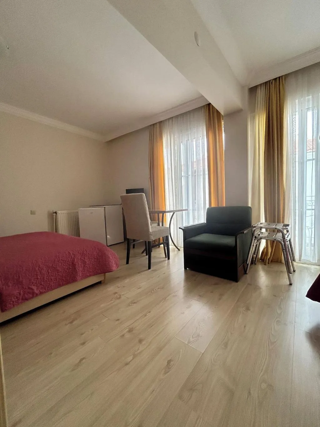 Room, Melaike, Izmir