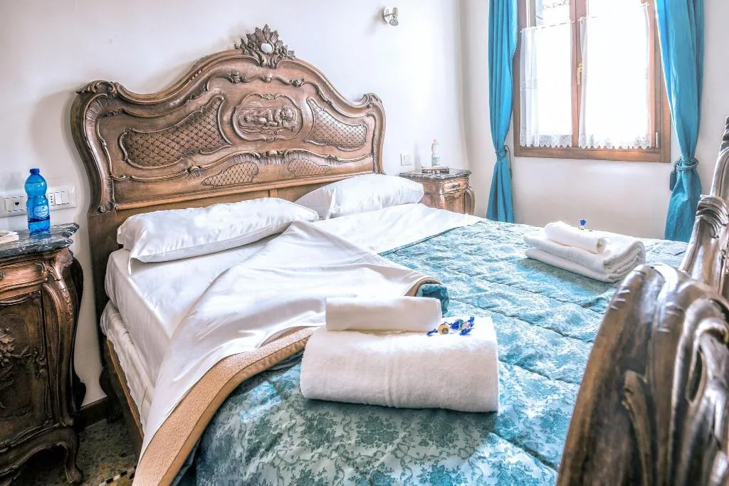 Room, Ai Bareteri, Venice