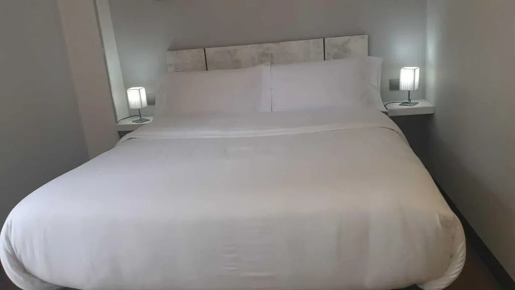 Room, H La Cabaña, Madrid