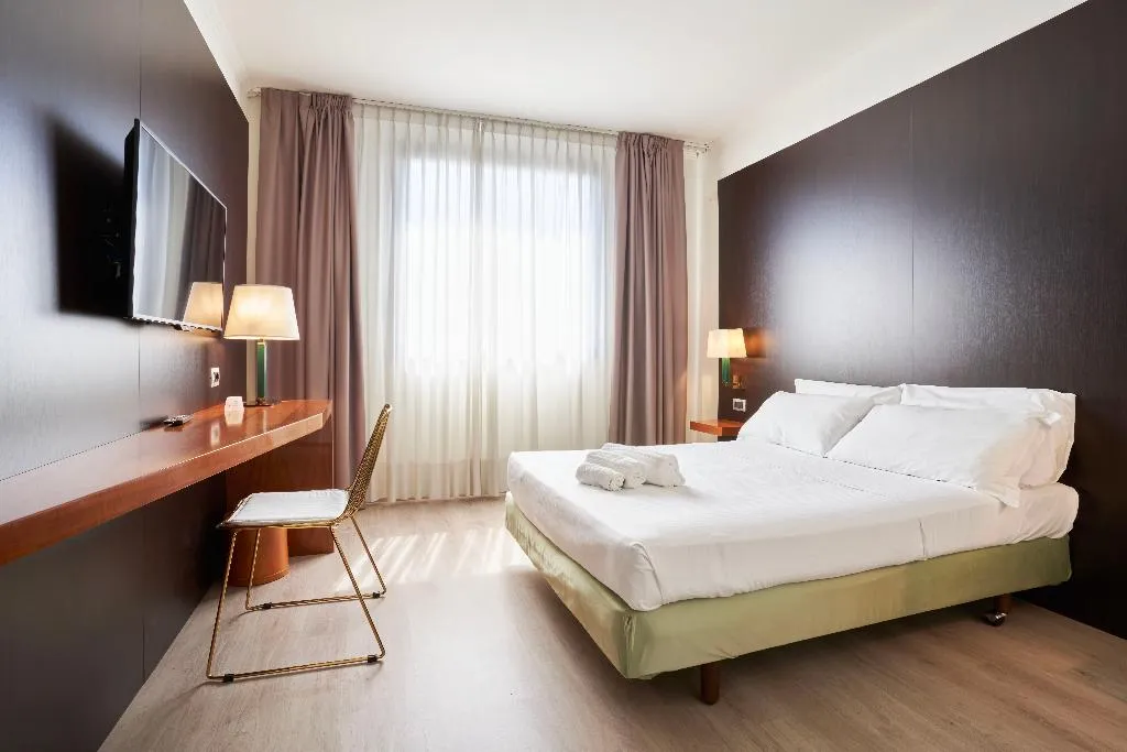 DOUBLE SINGLE USE STANDARD Room, Cyrano, Milan