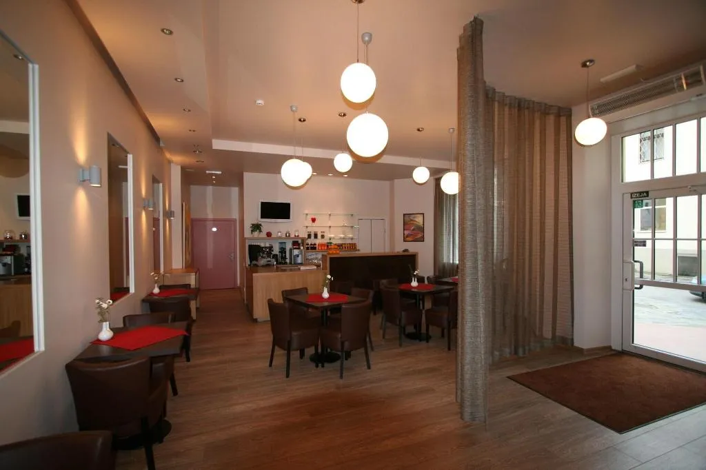 Lobby, Edvards, Riga