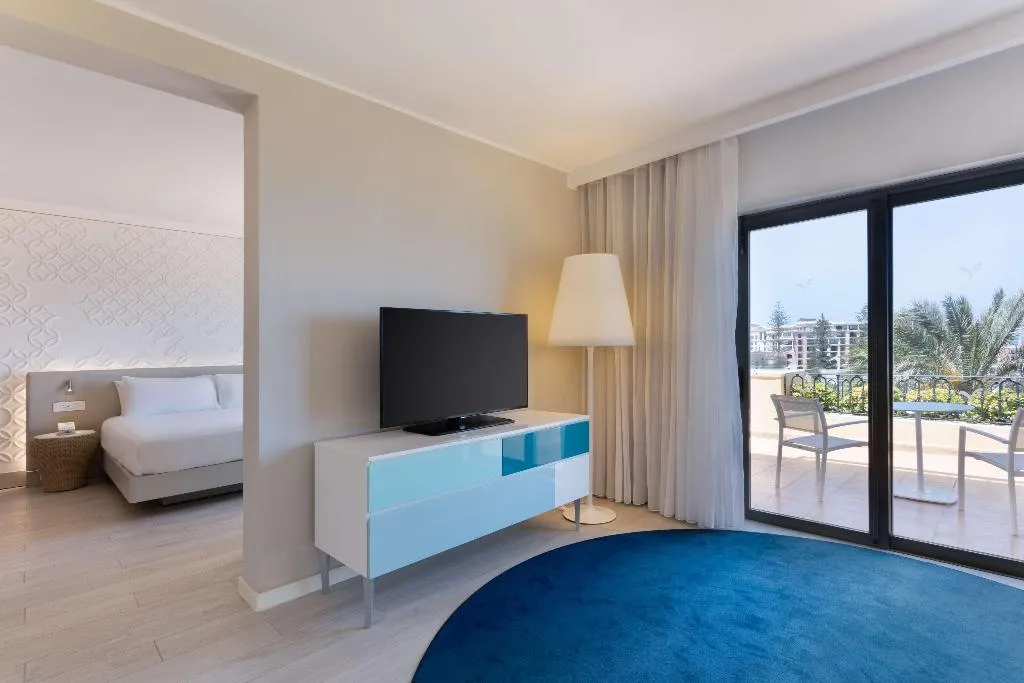 SUITE STANDARD Room, Hilton Malta, Malta
